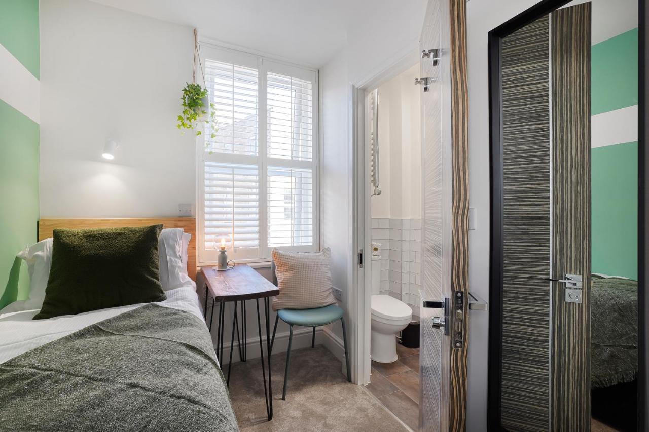 Stylish Eco Aparthotel In Фолкстон Екстер'єр фото