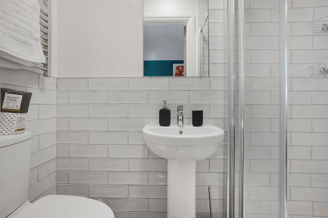 Stylish Eco Aparthotel In Фолкстон Екстер'єр фото