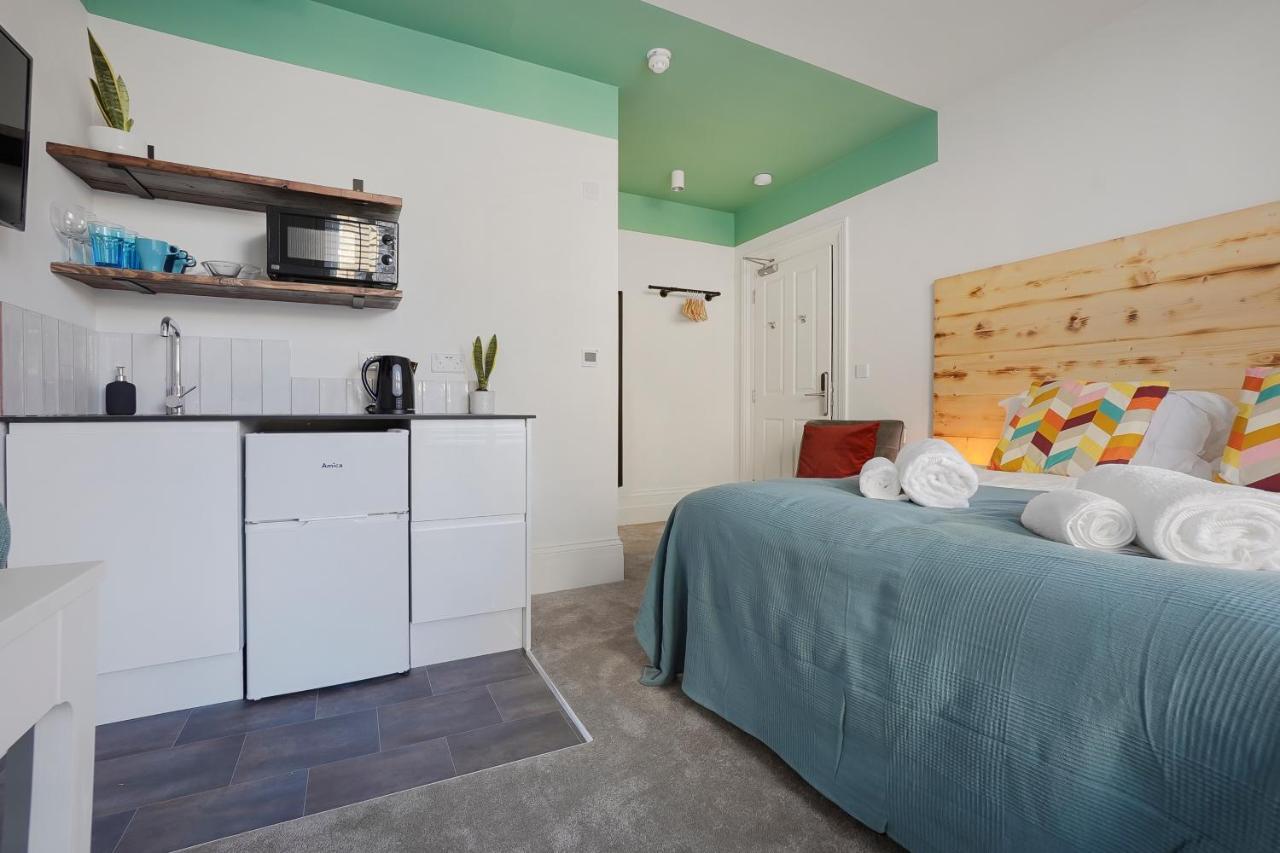 Stylish Eco Aparthotel In Фолкстон Екстер'єр фото