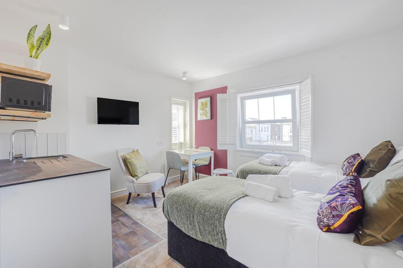 Stylish Eco Aparthotel In Фолкстон Екстер'єр фото