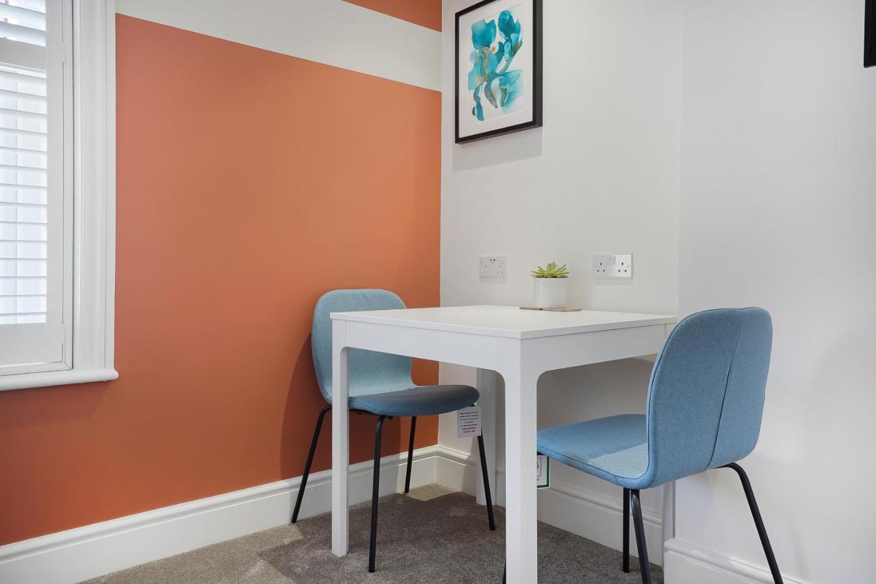 Stylish Eco Aparthotel In Фолкстон Екстер'єр фото